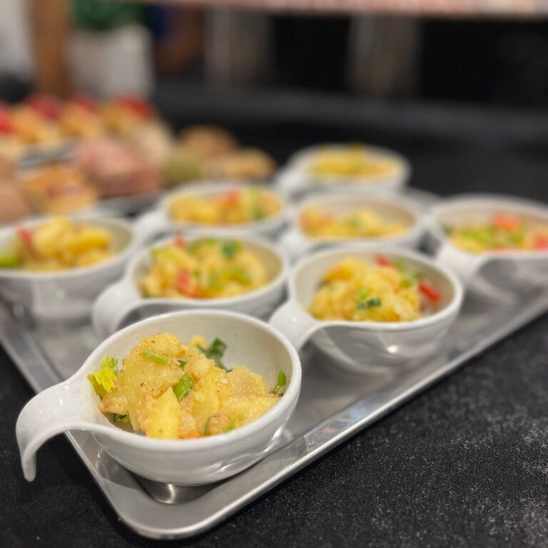 Mini Kaplarda Mercimek Köfte Sunumu